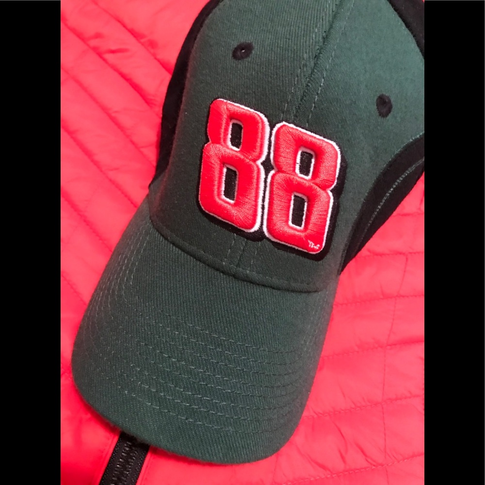 🏎 NEW! Dale Earnhardt Jr #88 Amp Energy Recharge NWT